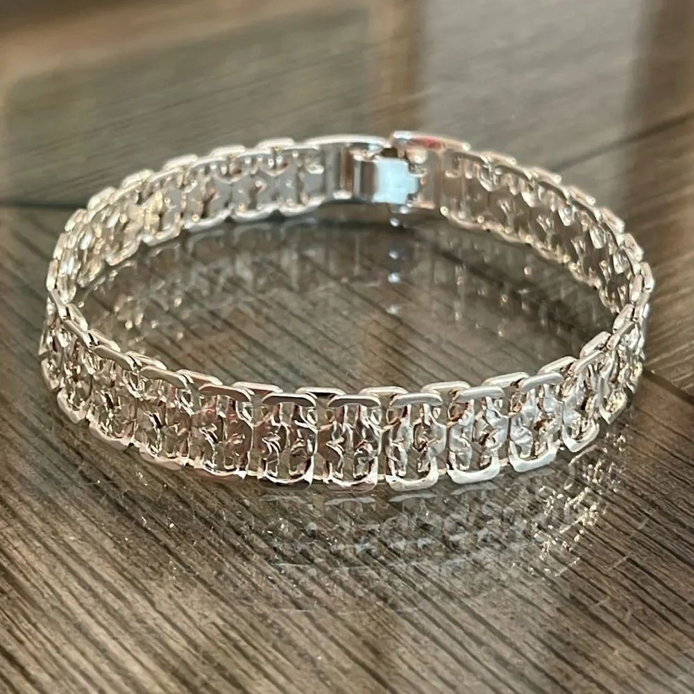Vintage Style Textured X Design Silver-tone Women's Bracelet